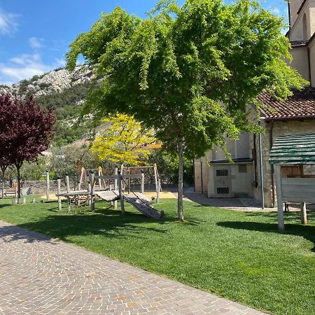 Appartamenti Le Tre Rose Torbole Sul Garda Exteriör bild