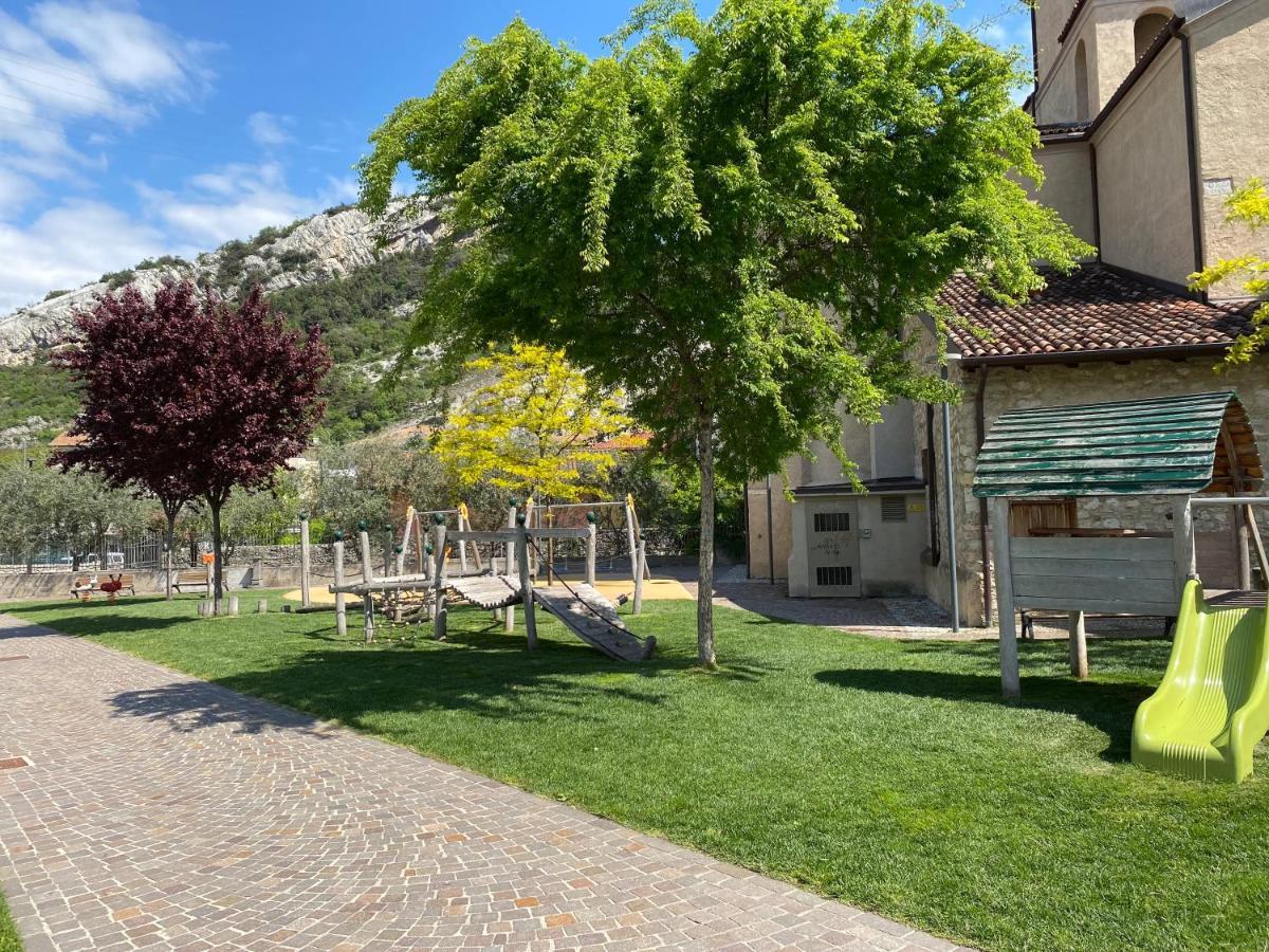 Appartamenti Le Tre Rose Torbole Sul Garda Exteriör bild